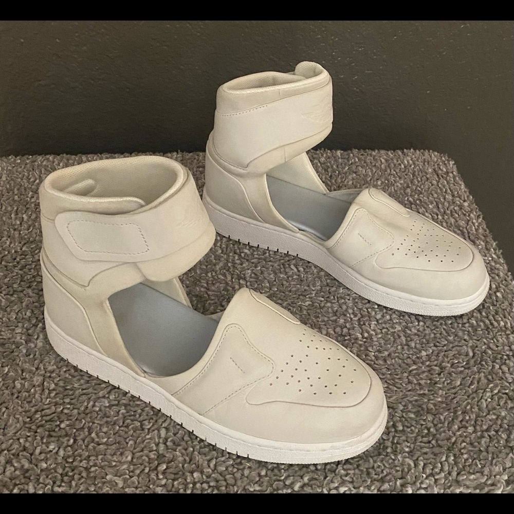 Nike Women’s AJ1 Lover XX Basketball Shoes